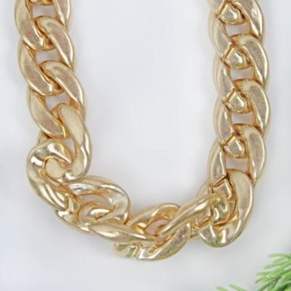 Goldtone Chunky Curb necklace choker - Picture 1 of 1